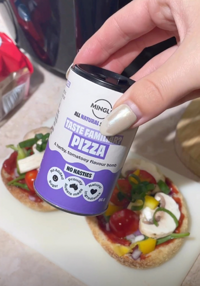 Mingle's Delish Airfryer Mini Pizzas in a Jiffy!