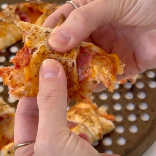 Twist & Turn with Mingle's Pizza Wreath Party!