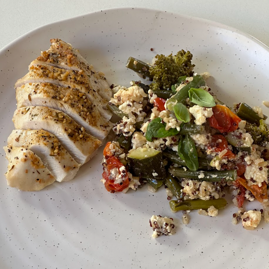 Mingle's Meal-Prep Masterpiece: Garlic & Herb Chicken with Feta and Quinoa!