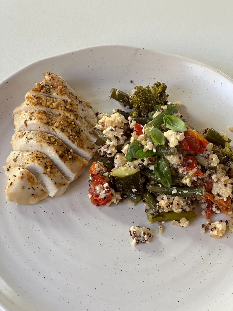 Mingle's Meal-Prep Masterpiece: Garlic & Herb Chicken with Feta and Quinoa!